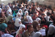 Un maestro de Yemen hace de su casa una escuela para 700 niños